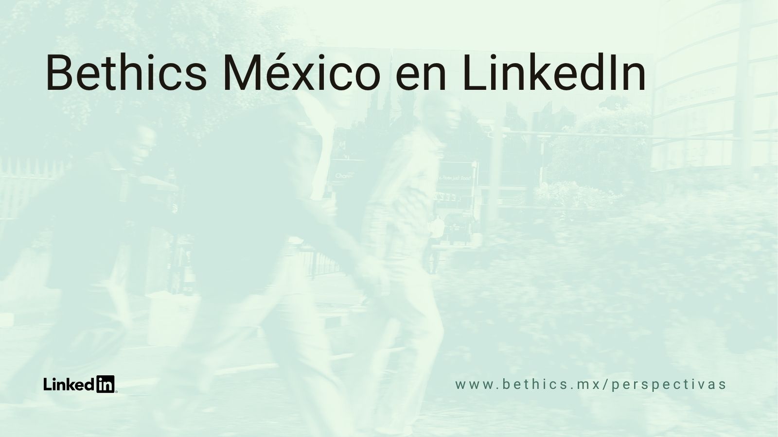 Imagen destacada del artículo "Bethics México en LinkedIn" con fondo de personas en conversación y logotipo de LinkedIn.